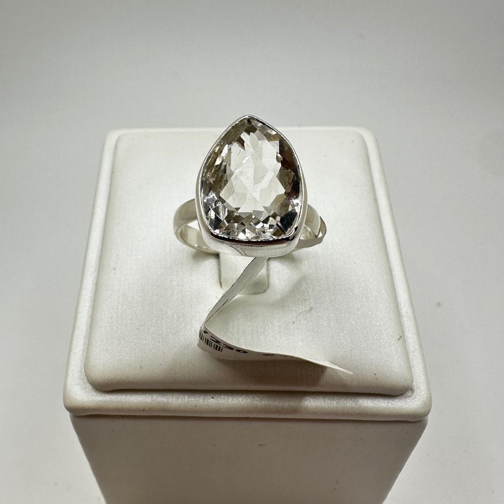 NWT 14x11mm faceted quartz ring in solid sterling silver!